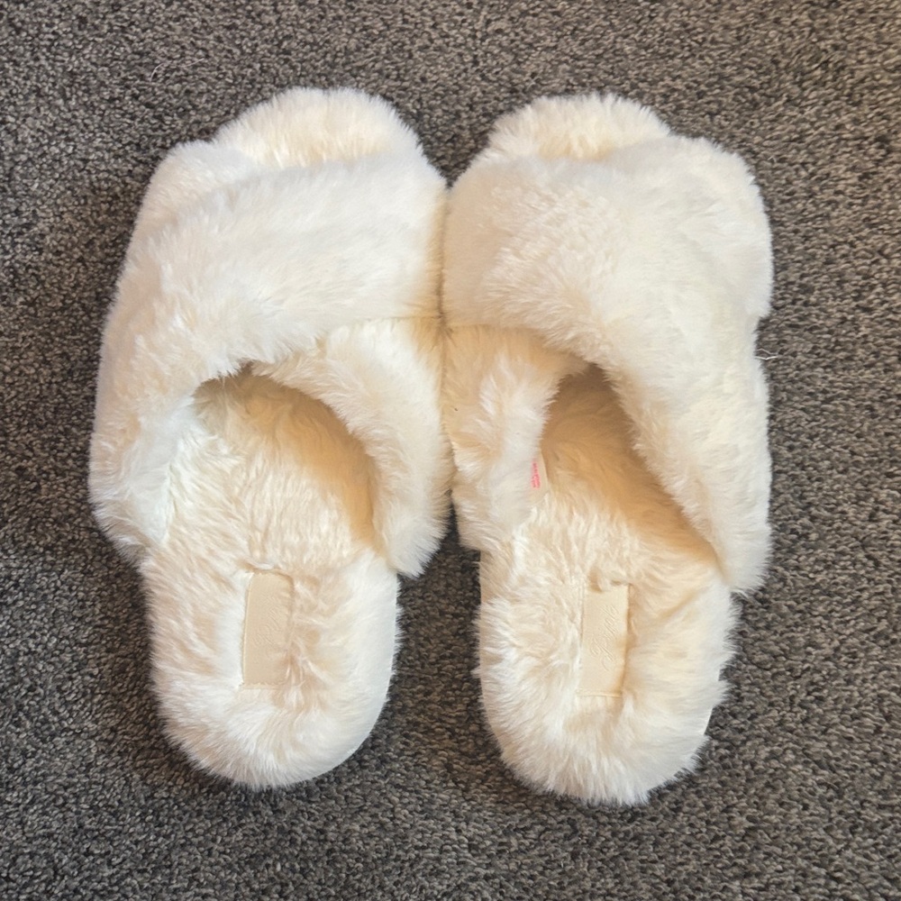 PINK Victoria's Secret Cream Faux Fur Slippers